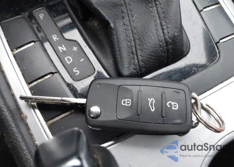 2013 Volkswagen Passat 2.5L Se z USA, uszkodzony, nr VIN 1VWBP7A34DC110198